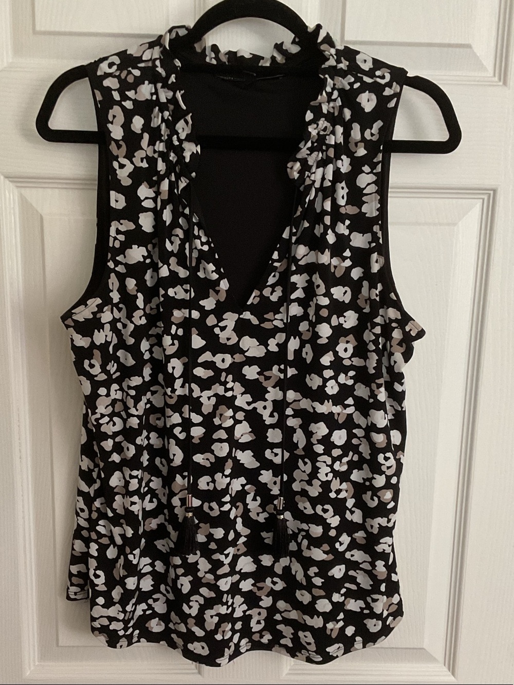 White House Black Market Black & White Sleeveless Ruffle V-Neck Camisole